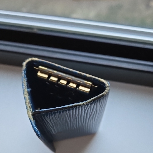 Louis Vuitton Vintage  Cobalt Blue Epi Leather  Key Holder with Gold Button - Picture 6 of 9